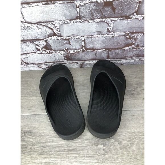OOFOS Black Rubber Lightweight Recovery Slides Sandals Women’s 41EU/10M US Men 8 - Picture 6 of 16